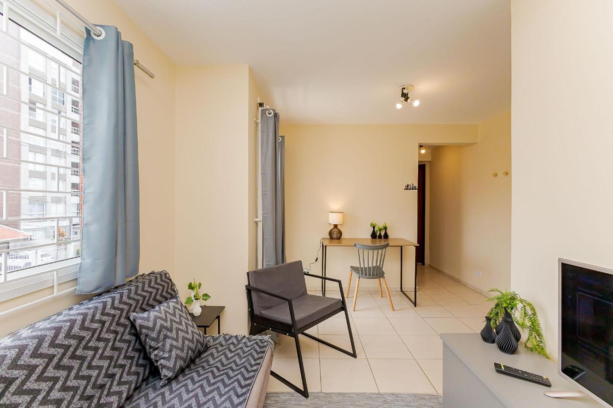 Edificio Eloi Plombon - Santa Quiteria, Apartamento *