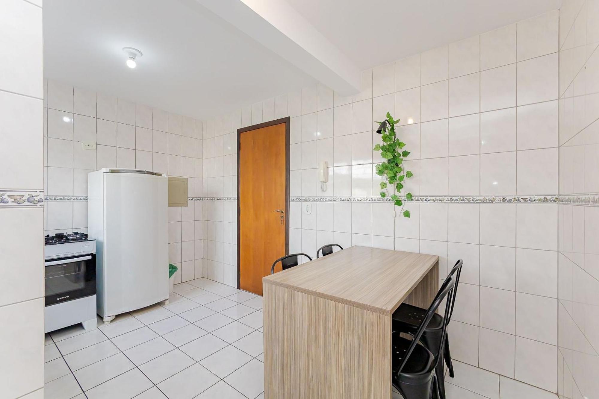 Apartamento Edificio Eloi Plombon - Santa Quiteria, Curitiba