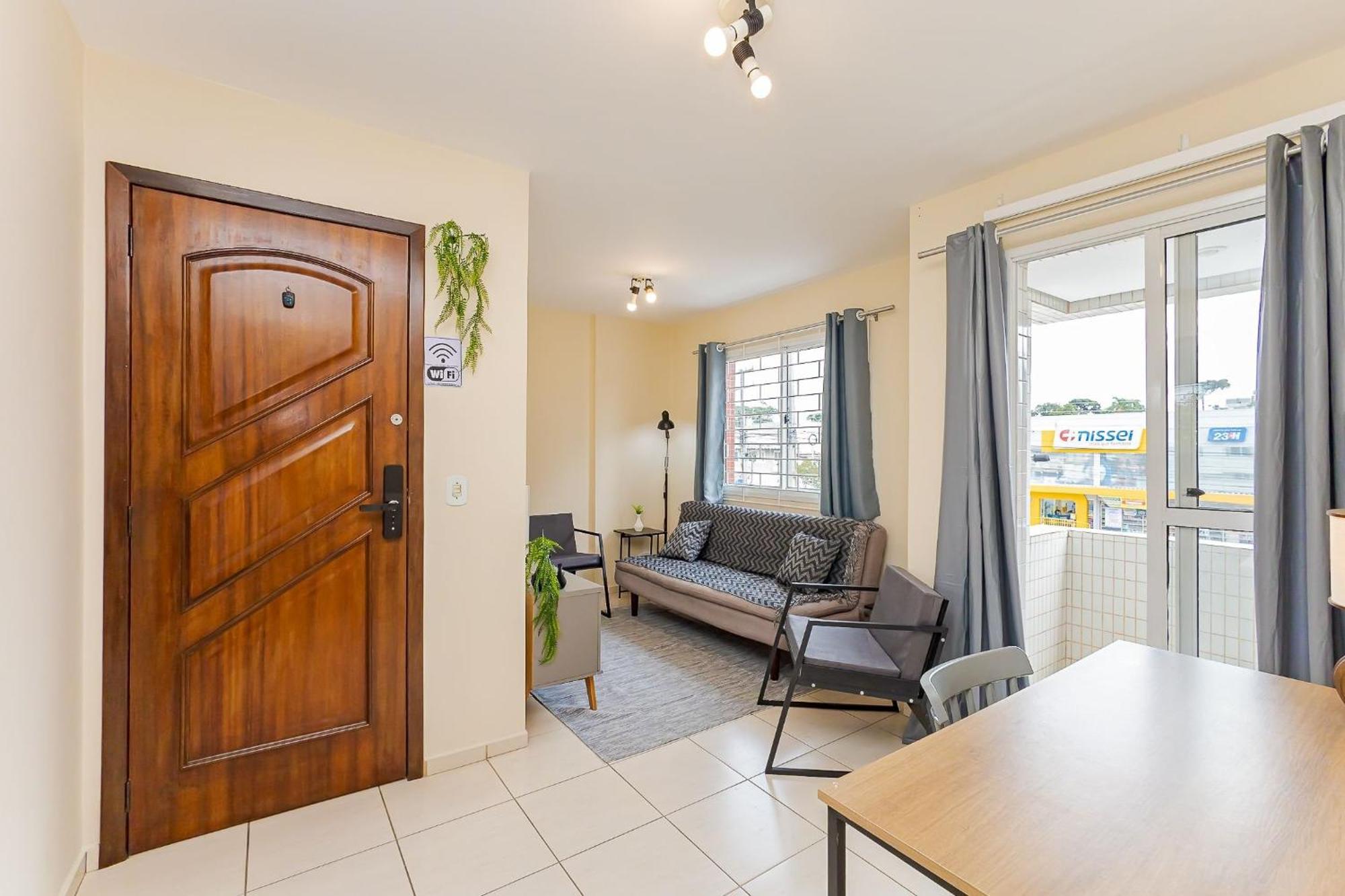 Edificio Eloi Plombon - Santa Quiteria, Apartamento *